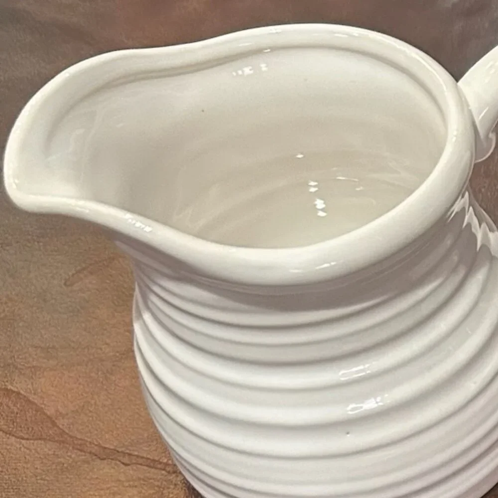 NWT Set of 2 White French Country Style Textured Creamers Jugs Pitchers - Picture 6 of 13